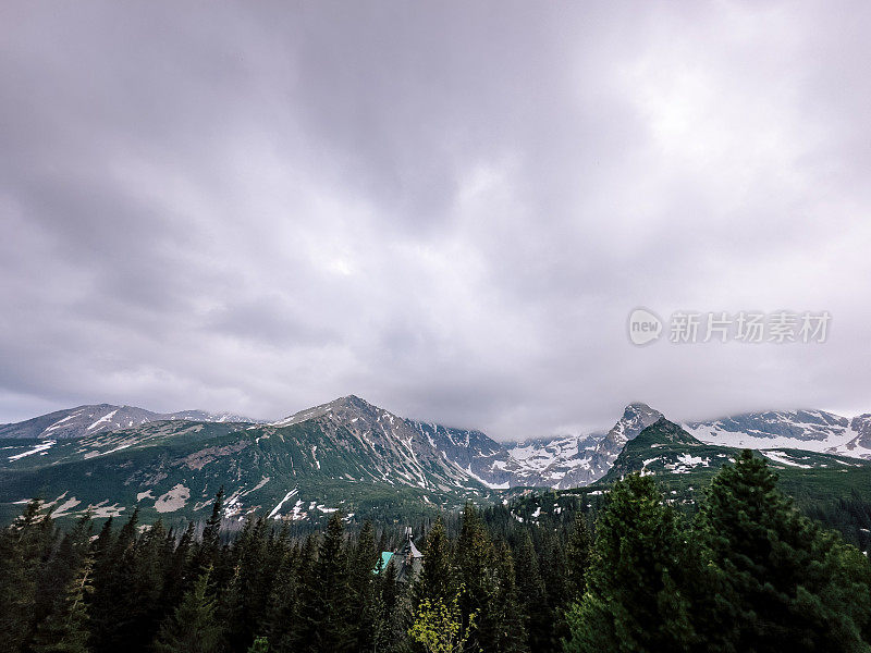 从kasprovy Wierch，波兰扎科帕内塔特拉山脉的景色。美丽的波兰风景，旅行摄影。